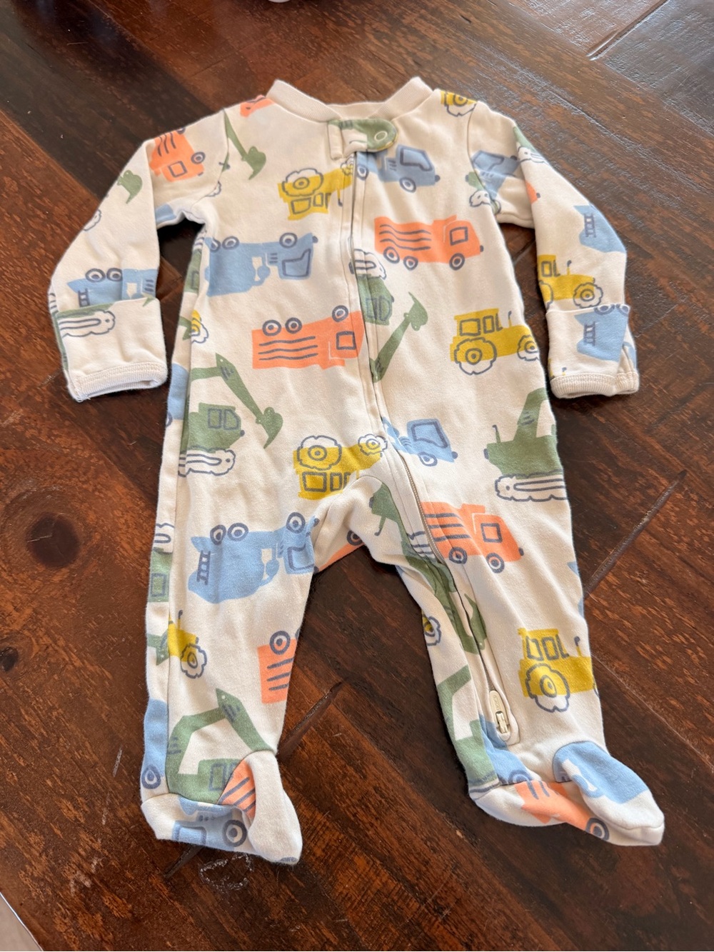 👚CLOSET CLEAN OUT SALE👖Carters 0-3 month Construction Truck Footie PJs